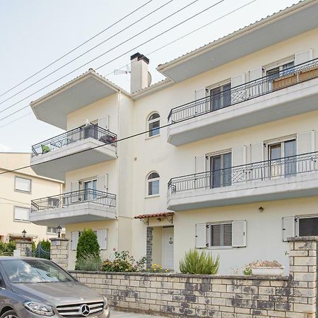 La Casa - Traditionally Elegant Apt 38M2 W Prk Grd Ioannina Ngoại thất bức ảnh