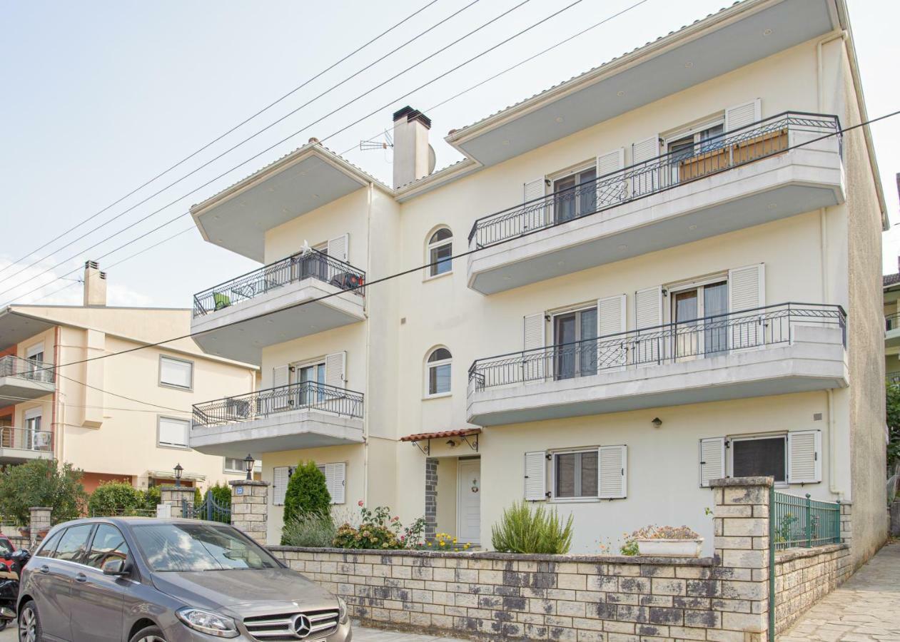 La Casa - Traditionally Elegant Apt 38M2 W Prk Grd Ioannina Ngoại thất bức ảnh